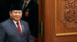 Presiden Prabowo Subianto menilai pendakwah Miftah Maulana sadar jika dirinya salah ucap kepada pedagang es teh sehingga memutuskan mundur dari jabatannya. (REUTERS/Florence Lo)