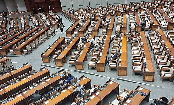 Wakil Ketua Badan Legislasi (Baleg) DPR RI, Sturman Panjaitan, berharap RUU Perampasan Aset masuk Program Legislasi Nasional (Prolegnas) Prioritas 2026. (CNN Indonesia/Poppy Fadhilah)