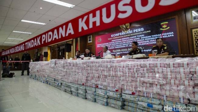 Kejagung kembali menyita uang tunai senilai Rp 288 miliar kasus TPPU dugaan korupsi korporasi Duta Palma Group. (SuarIndonesia/Andhika Prasetia/detikcom)