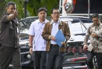 Menteri Hukum dan HAM periode 2019-2024 Yasonna Laoly (tengah) tiba untuk menjalani pemeriksaan terkait perkara Harun Masiku di Gedung Merah Putih KPK, Jakarta, Rabu (18/12/2024). (ANTARA FOTO/Muhammad Ramdan)
