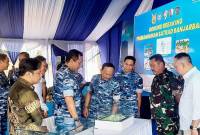 Kepala Staf Angkatan Udara (KSAU) Marsekal TNI M Tonny Harjono melihat maket pembangunan Satuan Radar (Satrad) Banjarbaru, di Banjarbaru, Kalsel, Jumat (10/1/2025). (ANTARA/Firman)