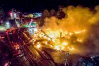 Petugas pemadam kebakaran berjuang melawan kobaran api yang berlangsung lebih dari 12 jam di sebuah dealer mobil di Ellenville, NY, yang menyebabkan kerugian properti senilai sekitar $15 juta. (HBO/Chris Ramirez/Firehouse Road)