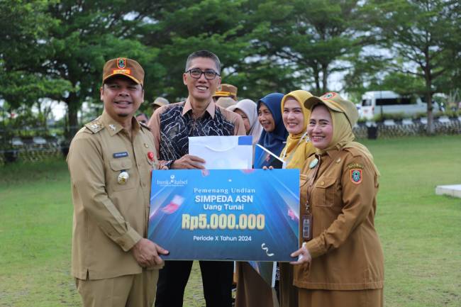 BANK KALSEL Serahkan Hadiah Pengundian Simpeda ASN 2024 di Provinsi Kalsel