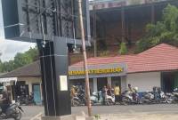 Panel listrik untuk aliran ke  videotron yang di pajang di halaman Kantor Samsat (Sistem Administrasi Manunggal Satu Atap) I Banjarmasin, meledak, Senin (6/1/2025) sore. (SuarIndonesia/ZI