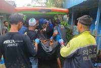 Jasad oleh tim Relawan Rescue gabungan, dievakuasi ke Ruangan Instalasi Pemulasaran Jenazah Rumah Sakit Umum Daerah (RSUD) Ulin Banjarmasin, Sabrtu (18/1/2025) (SuarIndonesia/ DO)