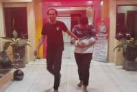 Terduga pelaku ini diserah ke Sat Reskrim Unit PPA Polresta Banjarmasin, guna penangan lebih lanjut. (SuarIndonesia/DO)