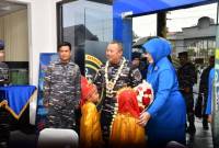 (Pangkoarmada Il), Laksda TNI Ariantyo Condrowibowo didampingi Ketua Daerah Jalasenastri Armada II, Ny. Dian Ariantyo Condrowibowo, kunjungan kerja ke Pangkalan Angkatan Laut (Lanal) Banjarmasin pada Minggu (19/1/2025). (SuarIndonesia/Ist)