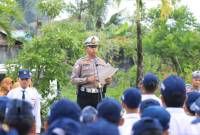 petugas mengunjungi SMPN 11 Kota Banjarmasin, Senin (20/1/2025). (SuarIndonesia/Its)