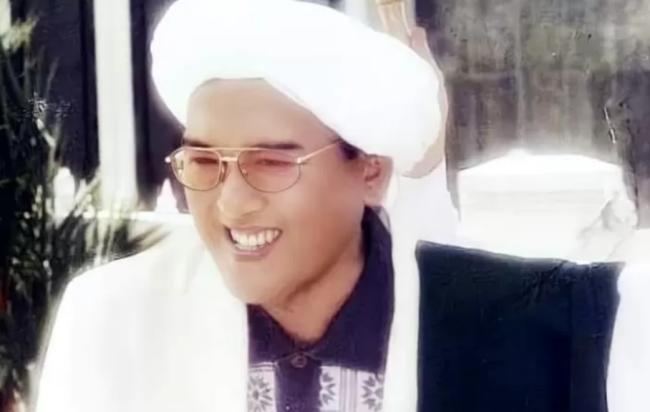 Ulama kharismatik yang nama lengkapnya KH Muhammad Zaini bin Abdul Ghani Al Banjari atau Abah Guru Sekumpul-