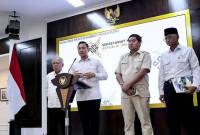 Menko Infrastuktur dan Kewilayahan Agus Harimurti Yudhoyono (kedua kiri) bersama Kepala Otorita Ibu Kota Nusantara (OIKN) Basuki Hadimuljono (kiri), Menteri Perumahan dan Kawasan Permukiman Maruarar Sirait (kedua kanan) dan Menteri PU Dody Hanggodo (kanan) memberikan keterangan pers usai mengikuti rapat terbatas terkait pembangunan IKN yang dipimpin Presiden Prabowo Subianto di Kantor Presiden, Jakarta, Selasa (21/1/2025). (ANTARA FOTO/Hafidz Mubarak)