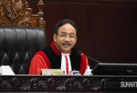 Ketua MK Suhartoyo membacakan amar Putusan Nomor 146/PUU-XXII/2024 di Ruang Sidang Pleno MK, Jakarta, Jumat (3/1/2025). (ANTARA FOTO/Aditya Pradana Putra)