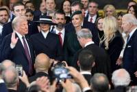 Donald Trump membacakan sumpah dan resmi dilantik sebagai presiden ke-47 Amerika Serikat di US Capitol Rotunda di Washington pada Senin (20/1/2025) waktu setempat. (Reuters/Saul Loeb)