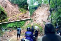 Akses di Jalan Ir PHM Noor di Tiwingan Lama, Kabupaten Banjar yang tebingnya longsor ke jalan. (Foto: Istimewa)  