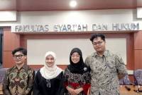 Empat mahasiswa Fakultas Syariah dan Hukum UIN Sunan Kalijaga Yogyakarta, Rizki Maulana Syafei, Tsalis Khoirul Fatna, Enika Maya Oktavia, dan Faisal Nasirul Haq, penggugat presidential threshold ke MK. Jumat (3/1/2025). (Foto ANTARA/Hery Sidik)