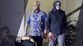 
KPK selesai memeriksa Ketua KPU RI periode 2017-2022, Arief Budiman, terkait kasus Sekjen PDIP Hasto Kristiyanto, tersangka dugaan suap dan perintangan penyidikan Harun Masiku, Rabu (15/1/2025). (detikcom)