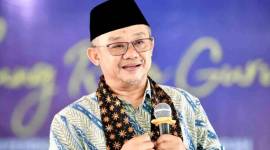 
Mendikdasmen Abdul Mu'ti mengatakan kebijakan pembelajaran bulan Ramadan menyerap aspirasi orang tua agar Ramadan tidak penuh libur. (Foto: Istimewa)