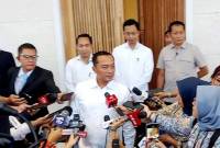 Menteri Sekretaris Negara Prasetyo Hadi dalam wawancara cegat di Lanud TNI AU Halim Perdanakusuma, Jakarta, Kamis (23/1/2025). (ANTARA/Andi Firdaus)
