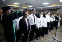 Mahkamah Konstitusi melantik 60 perisalah, lima penerjemah, dan tiga penulis