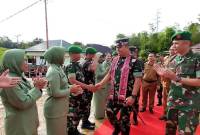 Panglima Komando Daerah Militer XII/TPR, Mayor Jenderal TNI Jamalulael melakukan kunjungan kerja di Bengkayang, Kalimantan Barat, Selasa (21/1/2025). (ANTARA/Ho-Humas Kodam XII/TPR)