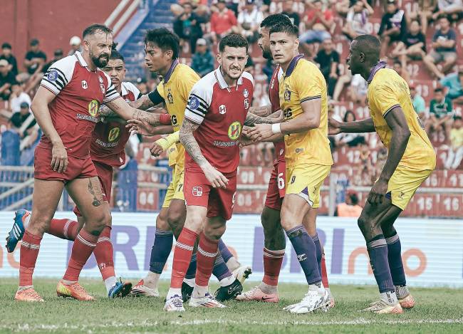 Suasana duel Barito Putera vs Persik pada laga pekan ke-21 Liga 1 2024-2025 di Stadion Brawijaya, Kediri, Jawa Timur, Jumat (31/1/2025). (ig@psbaritoputeraofficial)