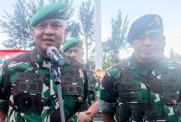 Mayjen TNI Rudy Rachmat Nugraha (kiri) resmi bertugas sebagai Pangdam VI/Mulawarman menggantikan Letjen TNI Tri Budi Utomo (kanan) yang ditugaskan sebagai Sekjen Kementrian Pertahanan. (ANTARA/Muhammad Solih Januar)