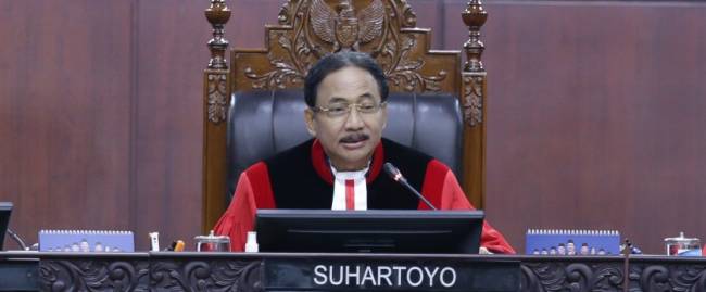 Ketua MK Suhartoyo saat membacakan amar putusan Perkara Nomor 62/PUU-XXII/2024, Kamis (2/1/2025). (Foto Humas MK RI/Bayu)