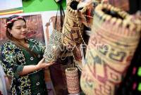 Tas Anjat merupakan tas anyaman Suku Dayak terbuat dari rotan di Kalimantan Timur. (ANTARA Foto/M Risyal Hidayat)