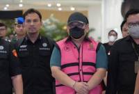 
Kejagung menangkap Direktur Utama PT Duta Sugar Internasional (DSI), Hendrogiarto Antonio Tiwow (HAT), tersangka kasus korupsi impor gula periode eks Menteri Perdagangan Tom Lembong. (Foto: Dok.Kejaksaan Agung)