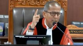 Wakil Ketua Mahkamah Konstitusi Saldi Isra saat sidang lanjutan sengketa Pilkada 2024 perkara Nomor 223/PHPU.WAKO-XXIII/2025 di 

Mahkamah Konstitusi, Jakarta, Jumat (17/1/2025). (Dok ANTARA/Fath PM)