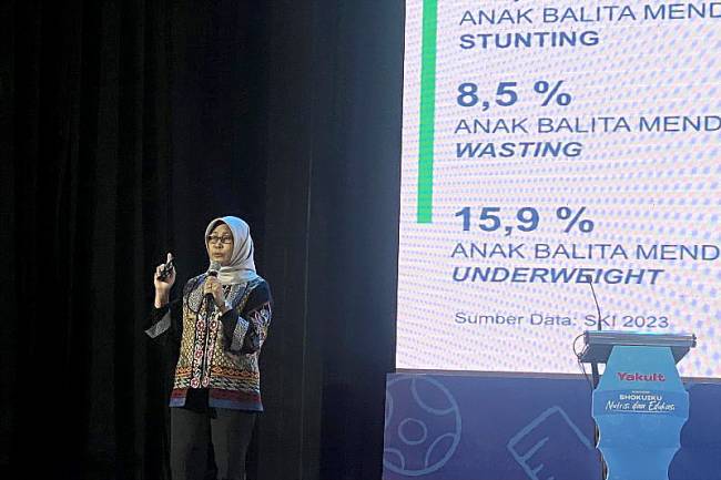 Direktur Pemberdayaan Masyarakat dan Pelaku Usaha Pangan Olahan BPOM Ema Setyawati menyampaikan upaya dalam mendukung program Makan Bergizi Gratis (MBG) dalam seminar nasional di Jakarta, Kamis (13/2/2025). (ANTARA/Hreeloita DS)