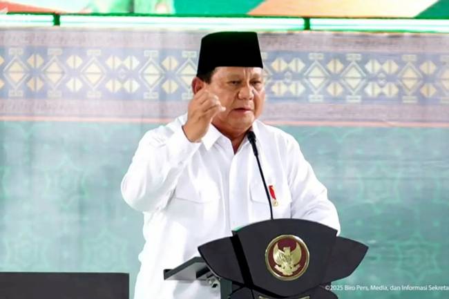 Presiden RI Prabowo Subianto pembukaan Kongres XVIII Muslimat Nahdlatul Ulama di Surabaya, Jawa Timur, Senin (10/2/2025). (ANTARA/YouTube Sekretariat Presiden)