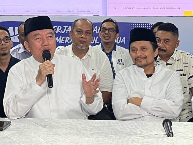 Gubernur Kalsel H Muhidin (kiri) bersama Wakilnyam Hasnuryadi berkomitmen dengan visinya untuk menjadikan Kalsel sebagai gerbang logistik Kalimantan (SuarIndonesia/Ist)