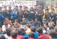 Gabungan Aliansi Badan Eksekutif Mahasiswa (BEM) se-Kalsel sampaikan sembilan aspirasi di depan Kantor DPRD Kalsel. Senin (17/2/2025) (SuarIndonesia/HM)