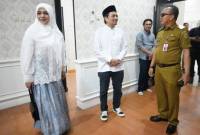 Wagub Hasnuryadi Sulaiman  didampingi isteri, drg Ellyana Trisya meninjau rumah dinas kediamannya di Jalan S. Parman, Antasan Besar, Kota Banjarmasin Selasa (25/2/2025) (SuarIndonesia/Ist)