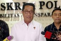 Direktur Tindak Pidana Umum (Dirtipidum) Bareskrim Polri Brigjen Pol Djuhandhani Rahardjo Puro (tengah) memberikan keterangan kepada awak media di Gedung Bareskrim Polri, Jakarta, Selasa (18/2/2025). (Foto: ANTARA/Nadia PR)