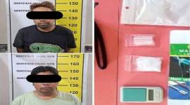 Dua pengedar sabu lintas kabupaten DD (34) dan ML (45) beserta barang bukti diungkap Satresnarkoba Polres Tapin di Rantau, Kabupaten Tapin, Jumat (14/2/2025). (ANTARA/HO-Humas Polres Tapin)