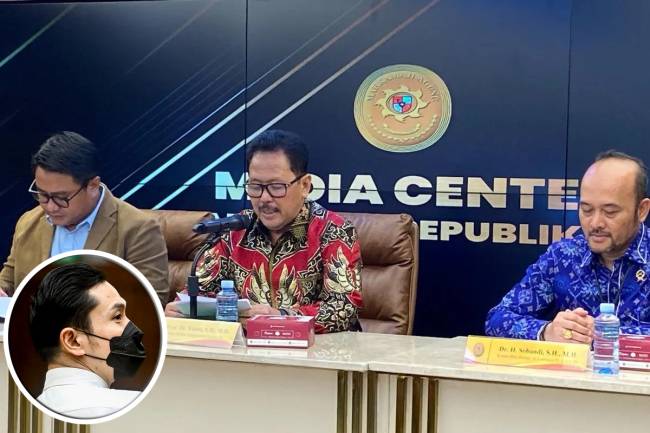 Juru Bicara Mahkamah Agung Yanto (tengah) saat konferensi pers di Media Center MA, Jakarta, Kamis (13/2/2025). Harvey Moeis (foto inzet). (ANTARA/Fath PM/Rivan AL)