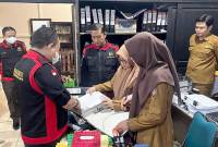 Tim Penyidik Kejati Kalteng menggeledah Kantor Bidang Hukum di Setda Kabupaten Barito Utara terkait dugaan korupsi izin tambang, Selasa (11/2/2025). (ANTARA/Dokumentasi Pribadi)