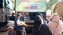 Salah satu operasi pasar yang dilaksanakan Pemprov Kalsel di daerah beberapa waktu lalu sebagai upaya untuk stabilitas harga dan ketersediaan bahan pokok di masyarakat. (ANTARA/HO-Pemprov Kalsel)