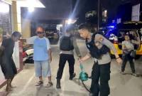 Unit Patroli 110 Beat 1 Regu 2 Satuan Samapta Kepolisian Resor Kota (Polresta) Samarinda bergerak cepat meringkus pelaku pencurian kabel Telkom dari gorong-gorong. (Foto: ANTARA/HO-Polresta Samarinda)