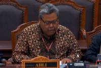 Tangkapan layar - Mantan Ketua Bawaslu RI sekaligus pakar ilmu pemerintahan Universitas Muhammadiyah Yogyakarta, Bambang Eka Cahya Widodo, dihadirkan sebagai ahli dalam perkara sengketa Pilkada Kota Banjarbaru 2024, Nomor 05/PHPU.WAKO-XXIII/2025, di Mahkamah Konstitusi, Jakarta, Jumat (7/2/2025). (ANTARA/Fath Putra Mulya)