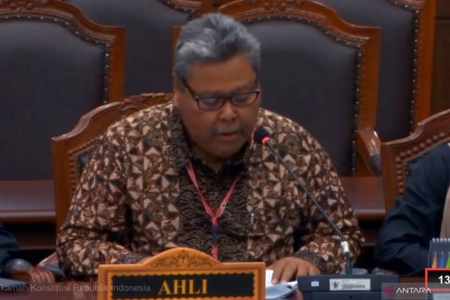 Tangkapan layar - Mantan Ketua Bawaslu RI sekaligus pakar ilmu pemerintahan Universitas Muhammadiyah Yogyakarta, Bambang Eka Cahya Widodo, dihadirkan sebagai ahli dalam perkara sengketa Pilkada Kota Banjarbaru 2024, Nomor 05/PHPU.WAKO-XXIII/2025, di Mahkamah Konstitusi, Jakarta, Jumat (7/2/2025). (ANTARA/Fath Putra Mulya)
