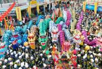 
Sembilan replika buka mata naga di Wihara Tri Dharma Bumi Raya Singkawang, Senin (10/2/2025). (ANTARA/Narwati)