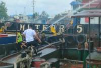 euah kapal tugboat diamuk 'hantu merah' (api), saat sandar di Sungai Martapura, tepatnya di Jalan Rantauan Darat, Banjarmasin Selatan, Selasa (4/3/2025) pagi (SuarIndonesia/DO)