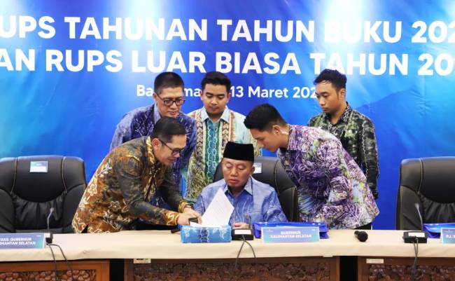 Gubernur H Muhidin dan Wakil Gubernur Kalimantan Selatan Hasnuryadi Sulaiman mengiikuti Rapat Umum Pemegang Saham (RUPS) Tahunan Tahun Buku 2024 dan RUPS Luar Biasa tahun 2025.(Foto:Adpim)