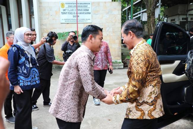 LAMPU HIJAU TPAS Basirih, Menteri Lingkungan Hidup : Akan Kami Evaluasi