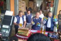 Semua barang bukti disita pada beberapa tempat dan digelar, Senin (24/2025) sekaligus menguji isi kemasan Minyakita yang tidak sesuai takaran menambil tempat di depan Toko Yeyen-Ibak di kawasan Lingkar Dalam Selatan Banjarmasin (SuarIndonesia/ZI)