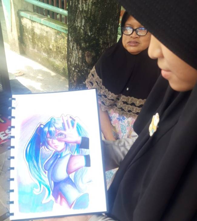 Ahla Karima didampingi sang ibu, Wardah, (SuarIndonesia/ZI) 