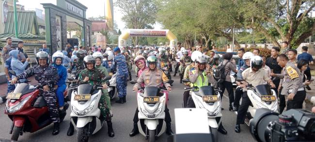 Komando Resor Militer (Korem)  101/Antasari, melaksanakan upacara bersama dengan Kepolisian, di halaman Makorem Banjarmasin , Minggu (30/3/2025) (SuarIndonesia/DO)