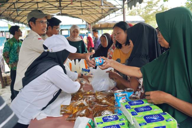 Kegiatan pasar murah di Muara Jaya, Kecamatan Awayan. - Foto: Mc.Balangan